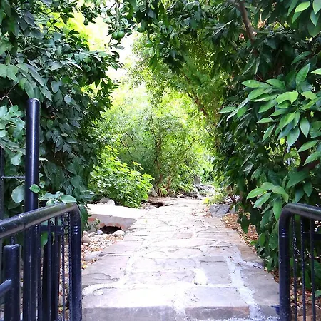 Dostlar Guest house *